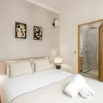 Reva 4*