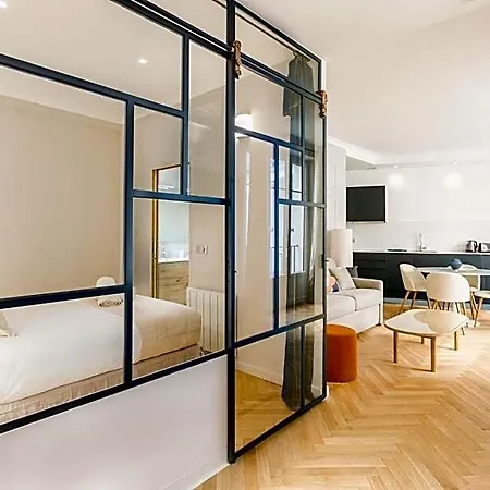 Reva Aparthotel 4*